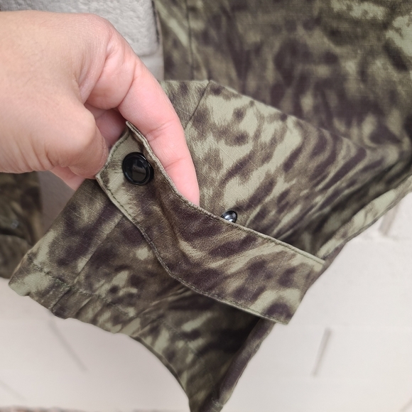 Good American | Upgrade Paperbag High Waist Ankle Trousers in Jungle01 Size 6 - Picture 8 of 14